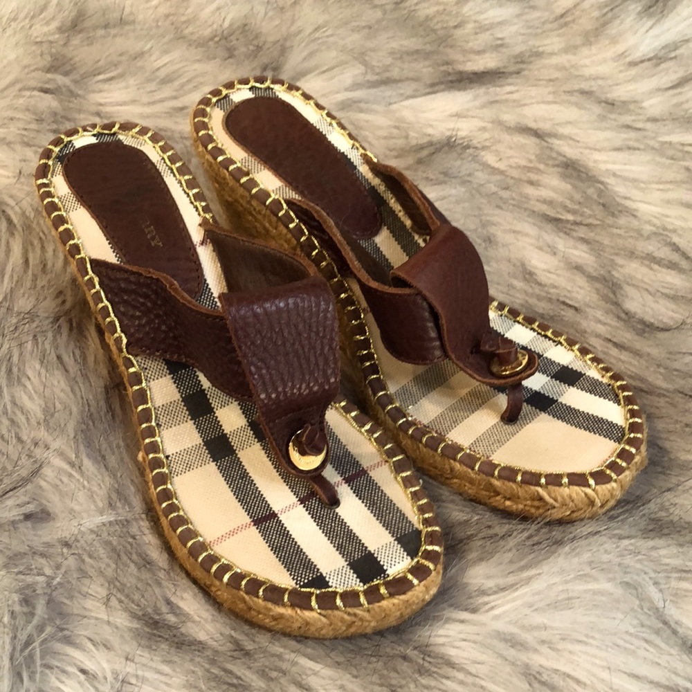 Burberry shoes🌹🌹🌹